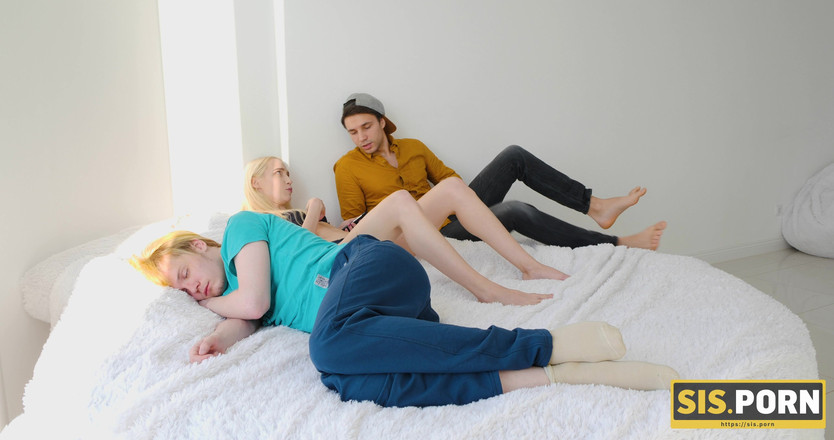 Sis Porn: Der freund meiner stiefschwester ahnte nicht, dass er einen cuckold...