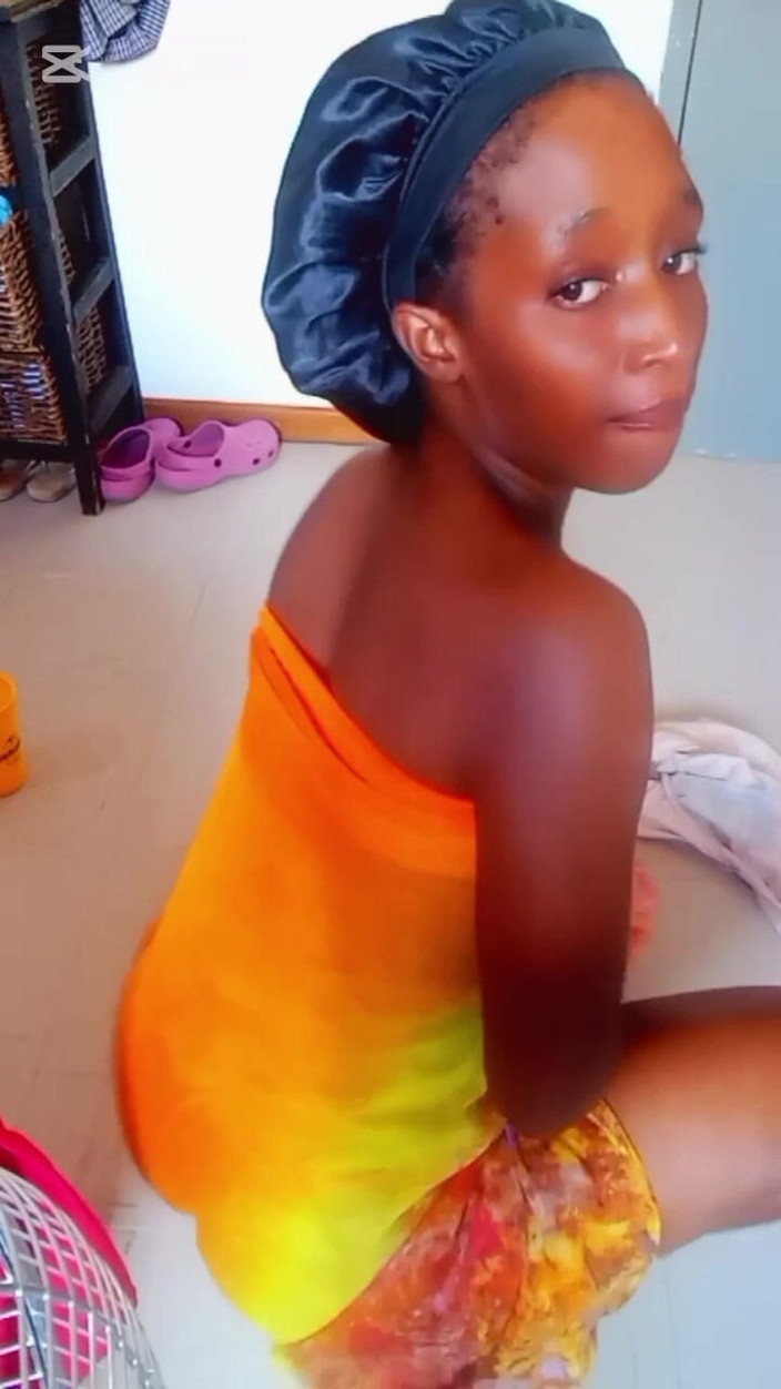 Xkiki: Mẹ kế của tôi bắt tôi đụ người giữ đèn của cô ấy