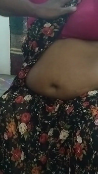 तमिल घर की पत्नी सुंदर आंटी बहुत हॉट बड़े स्तन वाली आंटी की बिस्तर में बहुत हॉट चुदाई