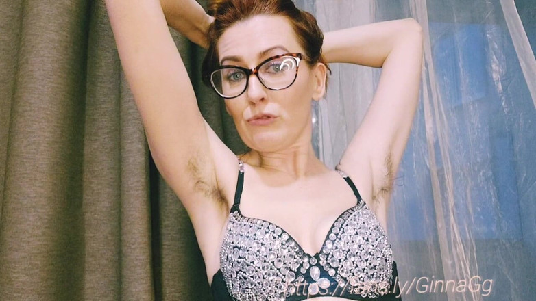 GinnaGg: Meia-irmã com óculos e meia-calça está flertando com você e provocando...