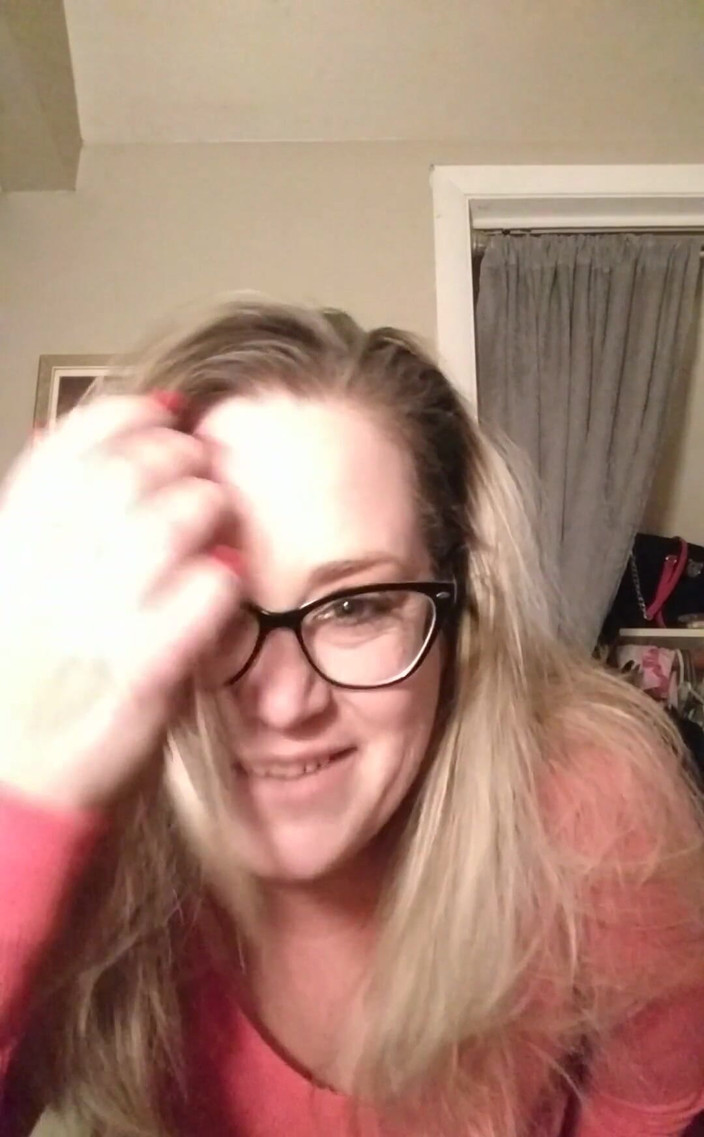 Lily Bay: oh bingkap tembus pandang. Keluarkan batang itu dan tonton saya...