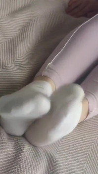 She Knows How to Give Pleasure with Her Feet - Sockjob-footjob Video