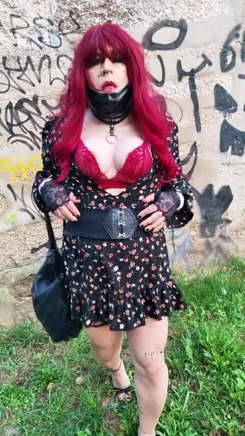 Joana Love: Kom igen, slå mig bra!