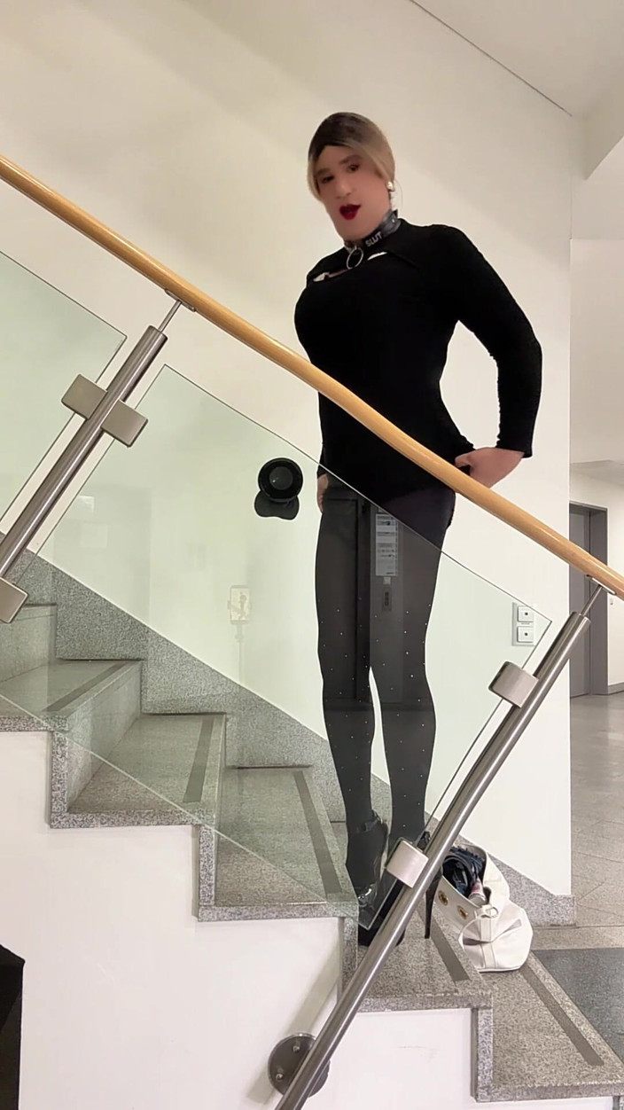 SissyDaniella: Ofiste kadın kılıklı