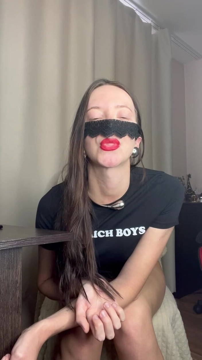Skinny_lady69: Mistress Demands Cum