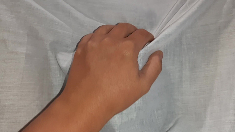 Lesbian-candys: Наша сором'язлива сусідка по кімнаті розбудила нас кунілінгусом, сюрприз утрьох