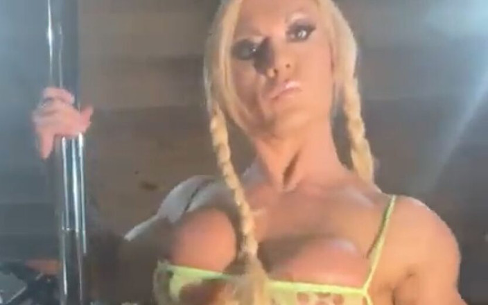 Lisa Cross: 근육질의 폴 댄스