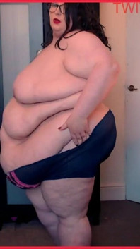 SSBBW Ladybrads full body strip show