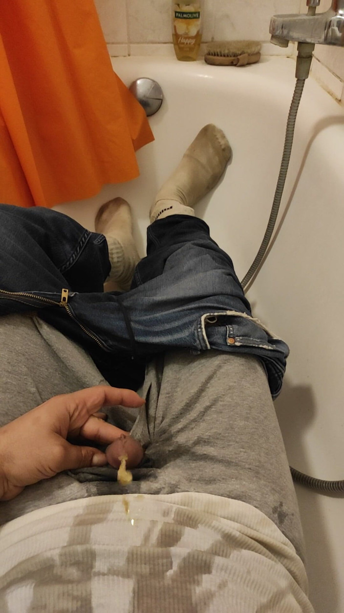 SmokedAlloy2: 上面有脏猪锤，撒尿和袜子厕所