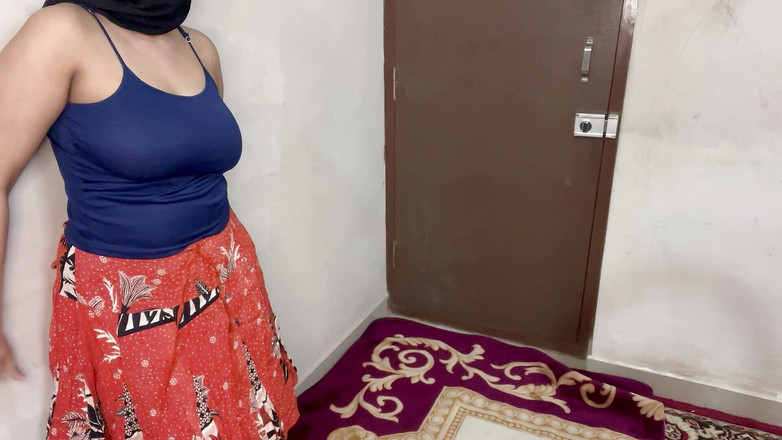 Nehahot69: Ma demi-sœur m'a appelé pour la baiser quand elle ne...