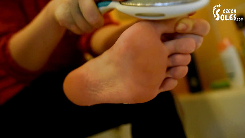 Czech Soles - foot fetish content: La ragazza si lava e si strofina i piedi nudi