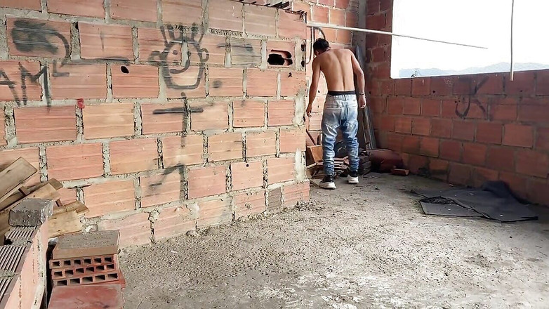 THELOVING1: 내 의붓아빠가 공사를 하고 좋은 섹스로 그에게 상을 주다