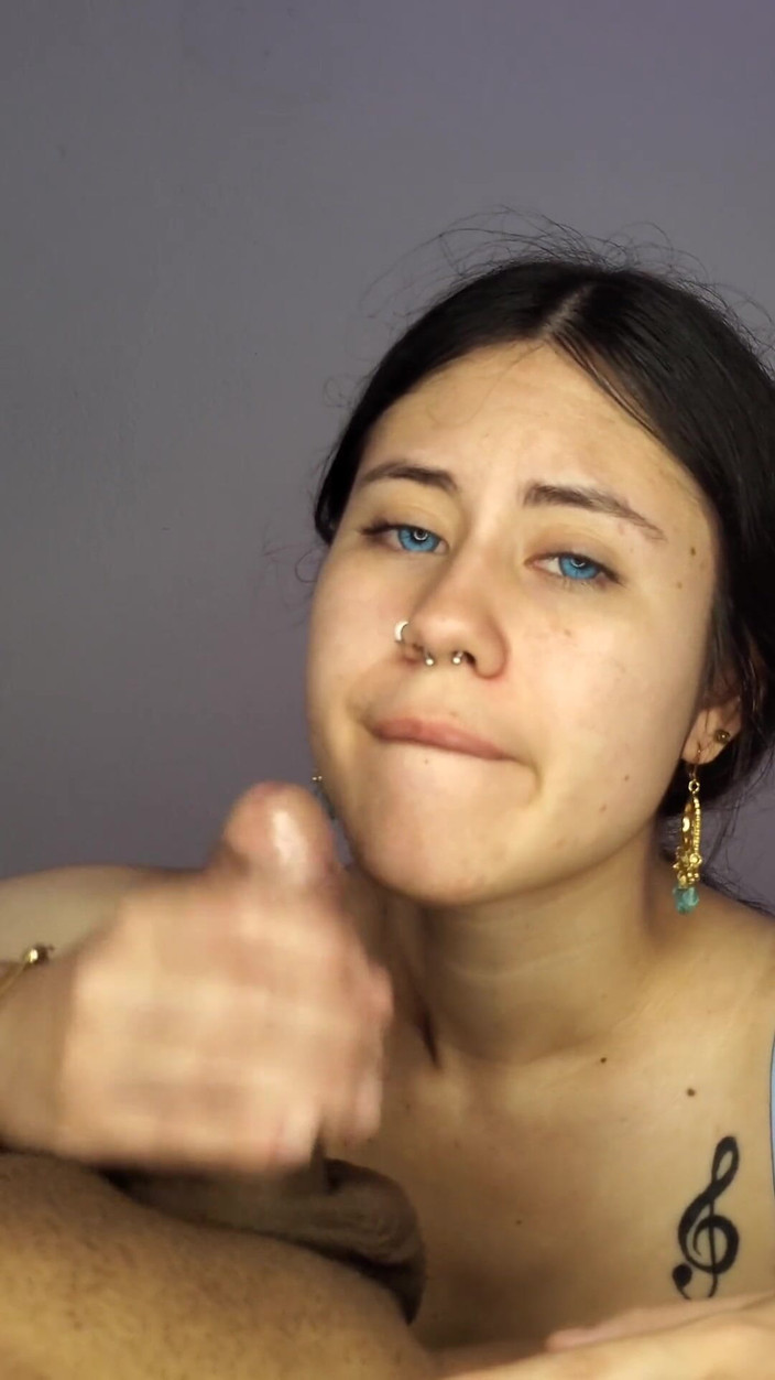 DherlyDoll: Pokud vidíte rozmazané video, je to proto, že potřebujete kouření