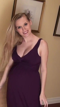 Sexy Amanda Bryant está grávida de 8 meses e fotos ranhudas filmam uma entrevista divertida