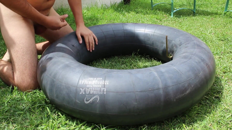 Inflatable Lovers: Innertube