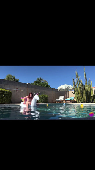 Kapri Sun: Ho deciso di segarmi in piscina nel cortile di casa