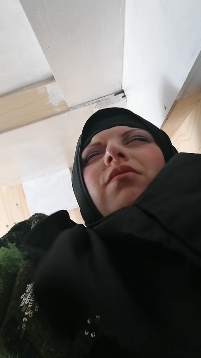 Asisa_oz: Mijn man is boven in het appartement, en mijn geliefde...