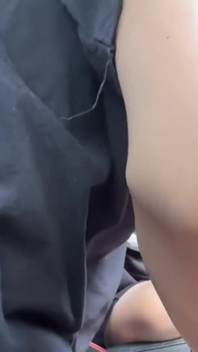 Kereta Mood naik, pemanduan intim membawa kepada blowjob yang suka bermain dan detik menelan mani yang lembut