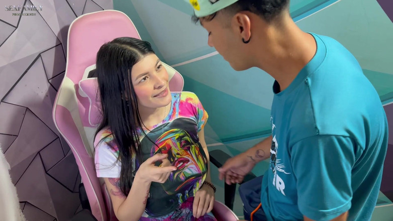 Foxxx: Lezzetli bir sikiş karşılığında üvey kız kardeşimin ödevine yardım ediyorum