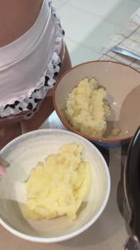 อาหารค่ํากับ Luna ฟรีขณะใส่บิกินี่จิ๋ว