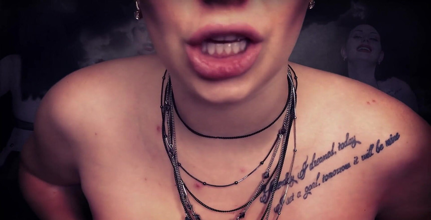 Goddess Misha Goldy: Vandaag is er een extreme Joi-snuivensessie. Je ruikt niet alleen...