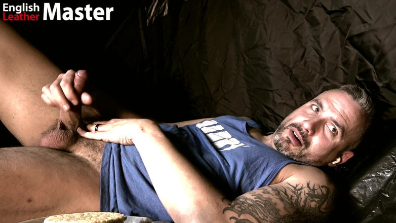 EnglishLeathermaster: Biscuit soggy cu tatăl tău vitreg necircumcis în timp ce camping