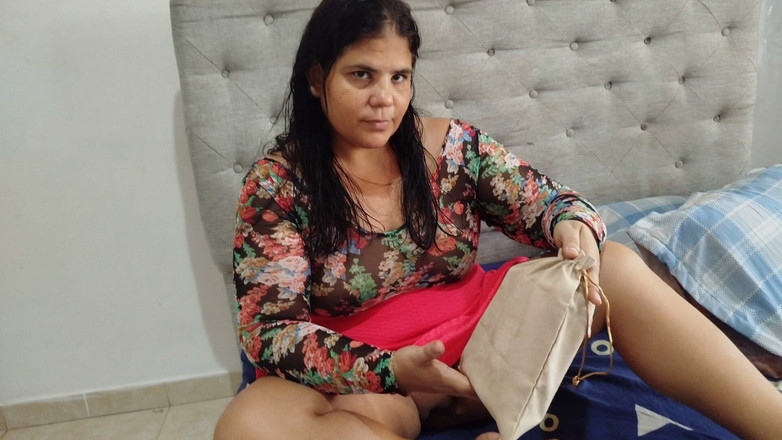 Adribella69: Mein stiefbrud gibt mir ein spielzeug und ich benutze es...