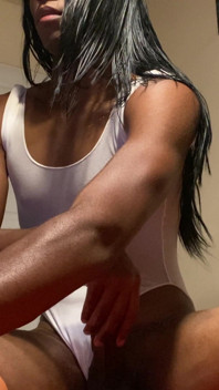 Femdom versatile into muscle butt