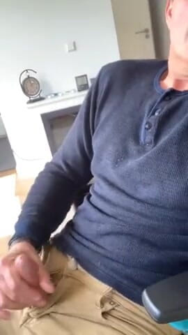 TJenner: Lunch time masturbation and I taste my cum