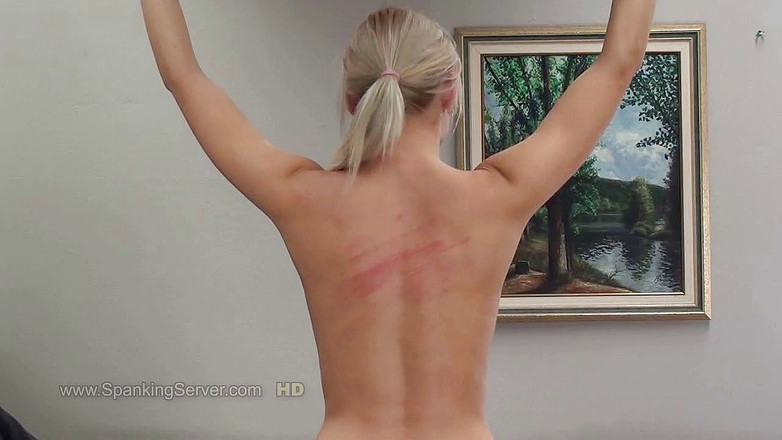 Spanking Server: Loira Claudie sem chicote nas costas