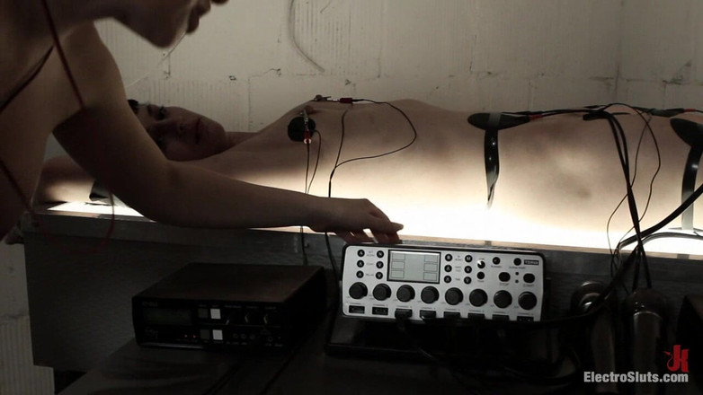 Electrosluts by Kink: 电呈现医生的怪物！