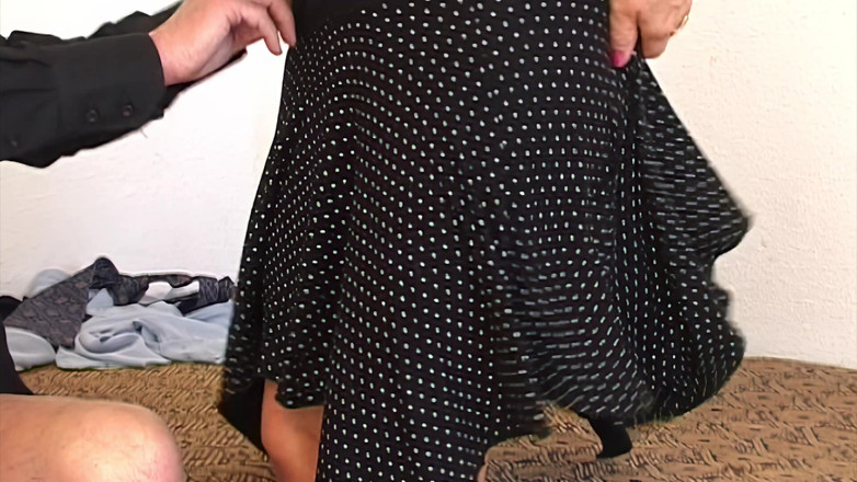 Private Lustpigs: Napalona babcia zerżnięta przez chciwego staruszka!