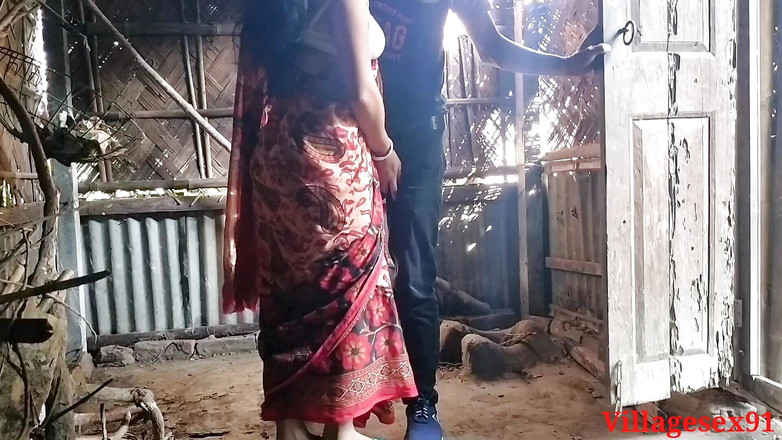 Villagesex91: 红色纱丽妻子户外口交