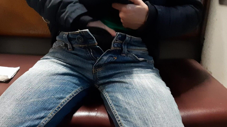 Lesbian-illusion: Boşalana kadar halka açık bir trende riskli bir şekilde mastürbasyon yapıyorum