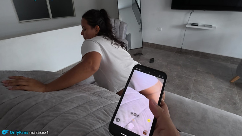 Pronoia Mey: Abang tiri membantu kakak tiri dengan gambar panas sehingga dia...