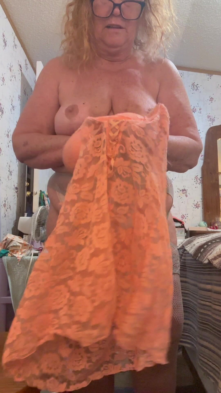 Big Ass 4 U: Bersedia untuk persembahan kamera yang menyerlahkan tetek hickey saya