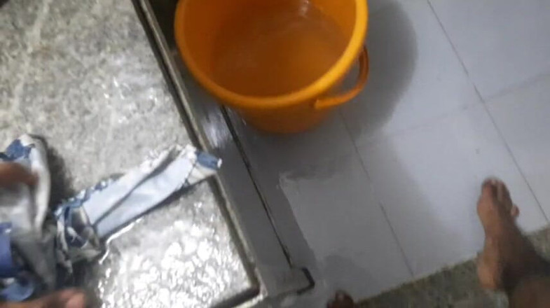 Wheyincognito: 男孩在浴室里洗衣服时主宰