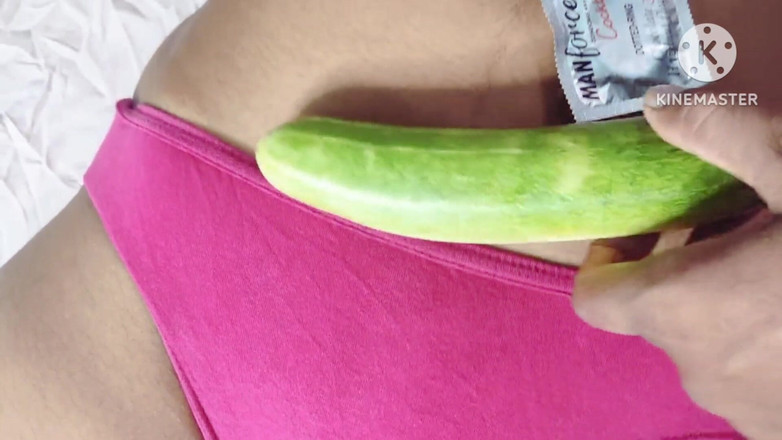 Lovely_lovely: Awek Kolej Seksi India melancap timun dan berkongkek keras dengan...