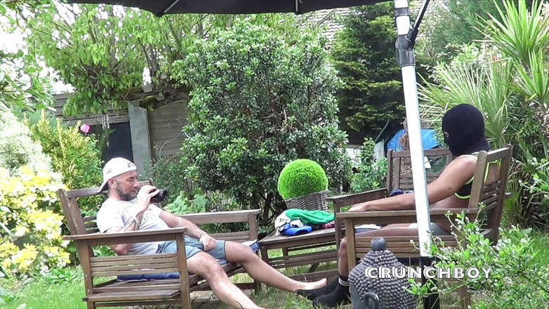 Not really gay but: Dikongkek lurus di taman oleh Jess Royan