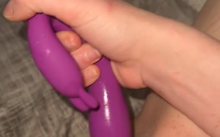 Kylie Hart: Vibrator iepure pe pentru a satisface Kylie