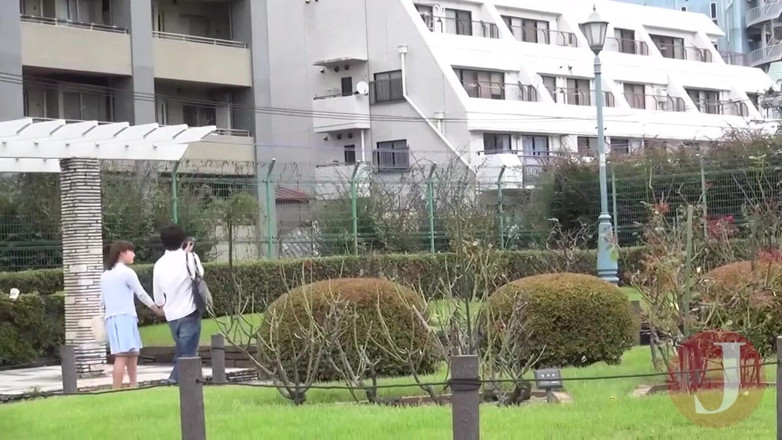 Asian happy ending: Gagica asiatică este forată în pizda ei tunsă