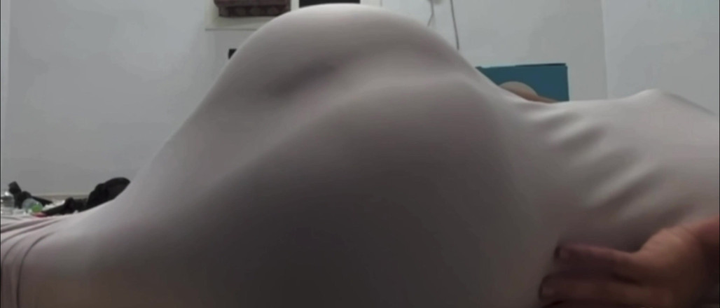 VerticalArgument4: イッサはセクシーなお尻をしている