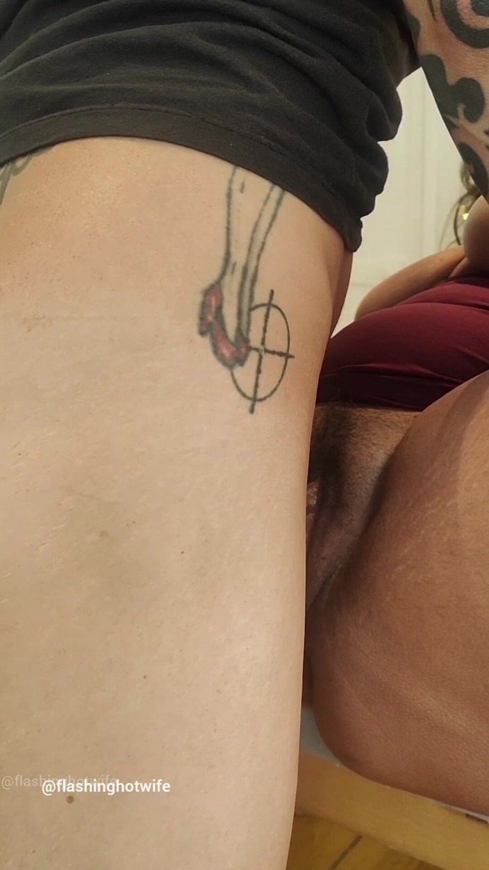 Roo Smith: Soția sexy umplută cu spermă după ce s-a masturbat în fața...