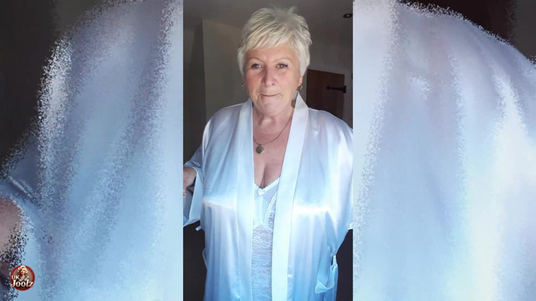 Uk Joolz: Would You Like Me to Answer the Door to You...