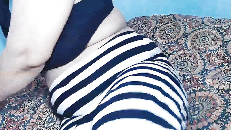 Netu: Sodomie d’une BBW indienne pulpeuse blanche avec un pauvre villageois à...