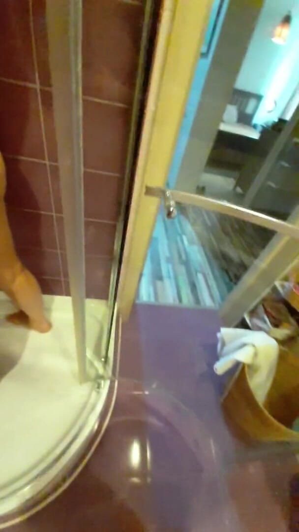 Crazyfamily 1970: Douche dorée