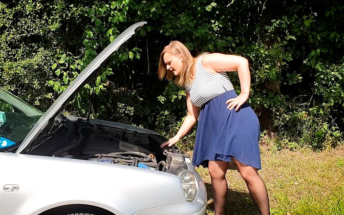 Cheating Cumsluts: 避孕套取出了德国荡妇被用来做爱，当她的车坏了时被无鞍性交