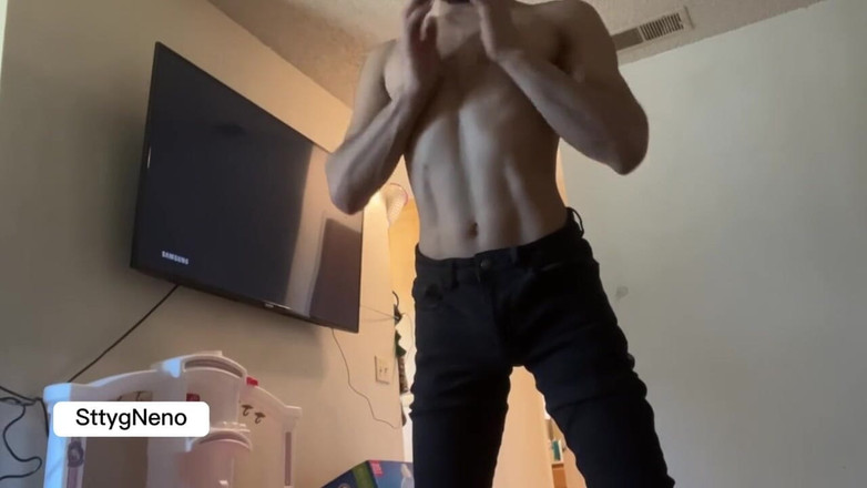 Xooshua (xblue18): 음란한 행동을 하는 핫한 18살 소년