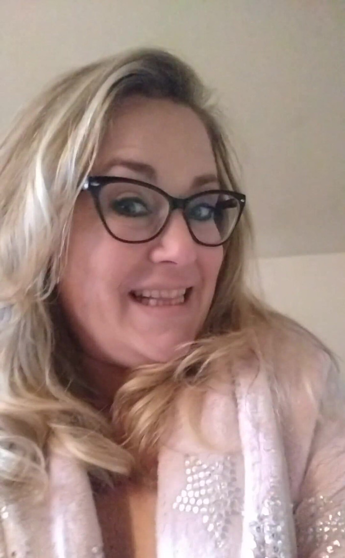 Lily Bay: LilyBay73 웃음