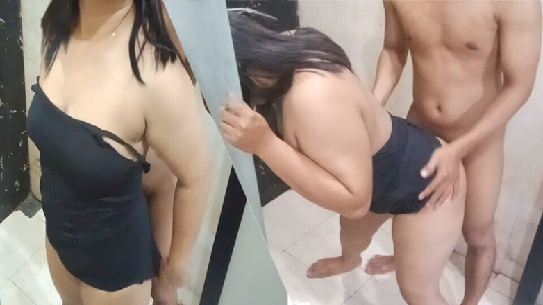 Ayuningsih: Stiefmoeder neukt in de badkamer